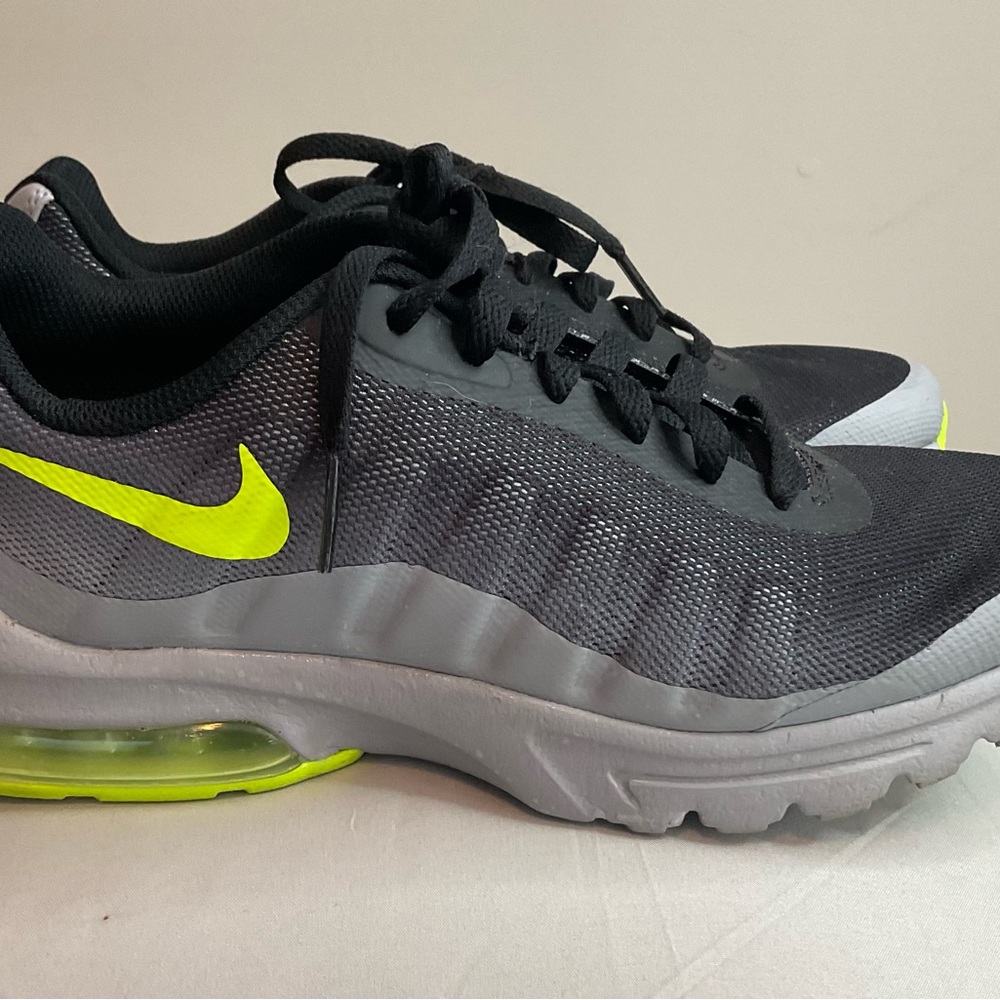 NIKE AIR MAX INVIGOR PRINT GRAY BLACK GREEN VOLT
